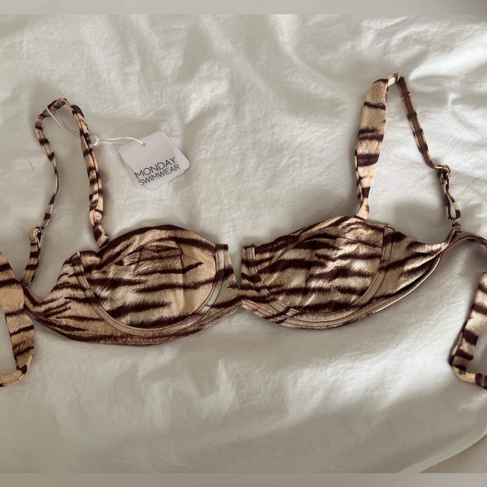 [NWT] Monday Swimwear - Clovelly top
